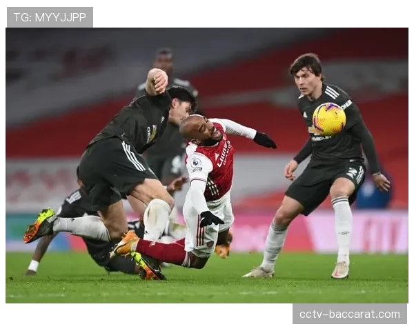 比赛第70分钟，拜仁慕尼黑做出首次换人调整